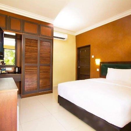 New Kesuma Villa Exclusive Stay Parit Raja Εξωτερικό φωτογραφία